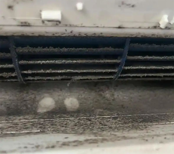 塔城地空调吹的风有股烧焦味是怎么回事